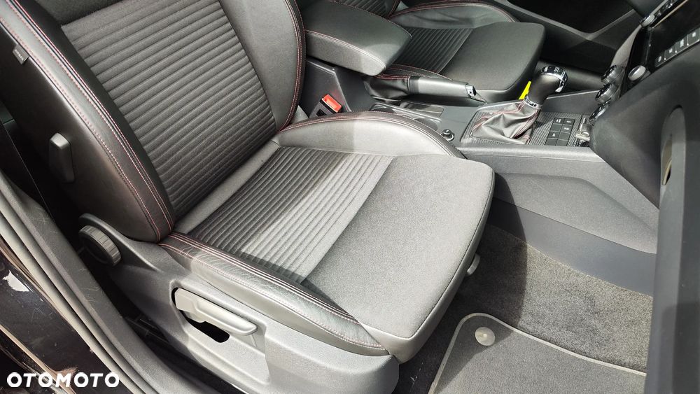 Skoda Octavia 2.0 TDI DSG RS - 33