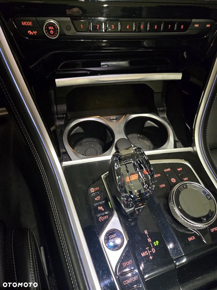BMW Seria 8 - 21