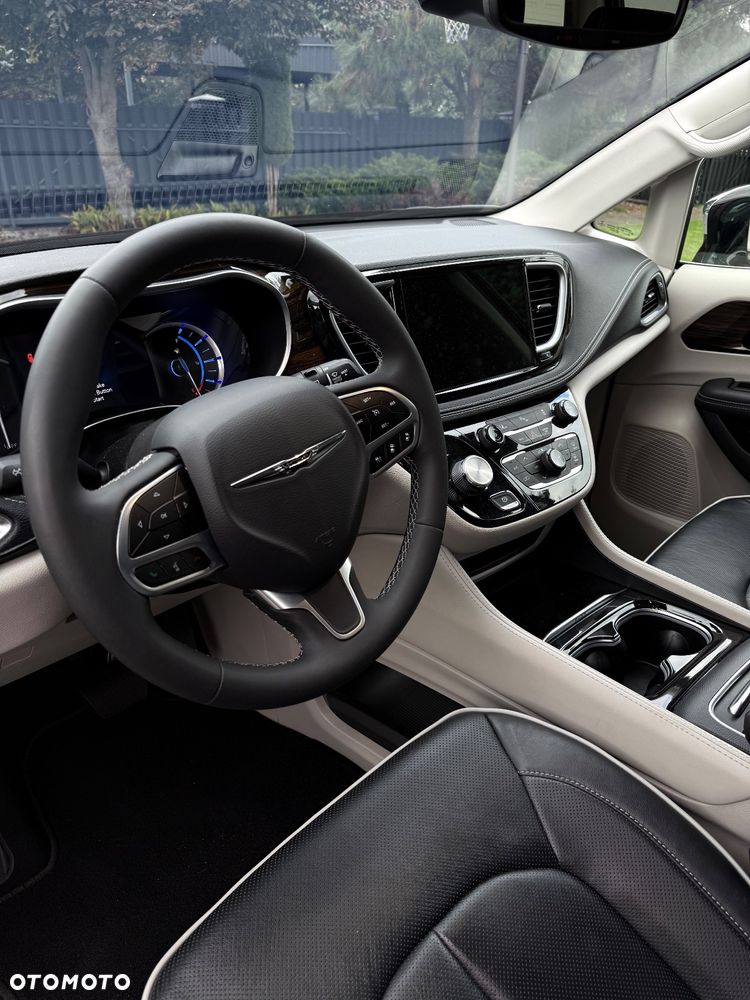 Chrysler Pacifica - 8