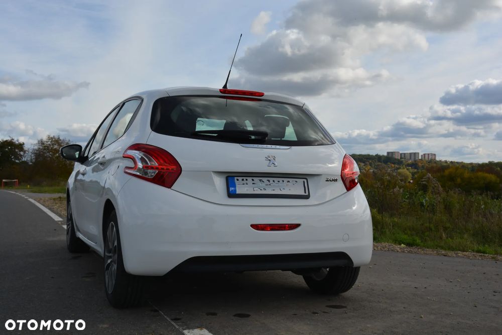Peugeot 208 - 10