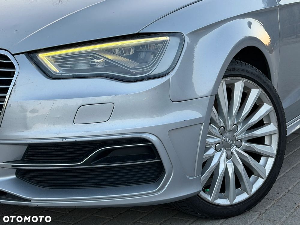 Volkswagen Golf - 32