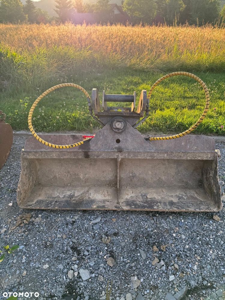 Caterpillar - 32