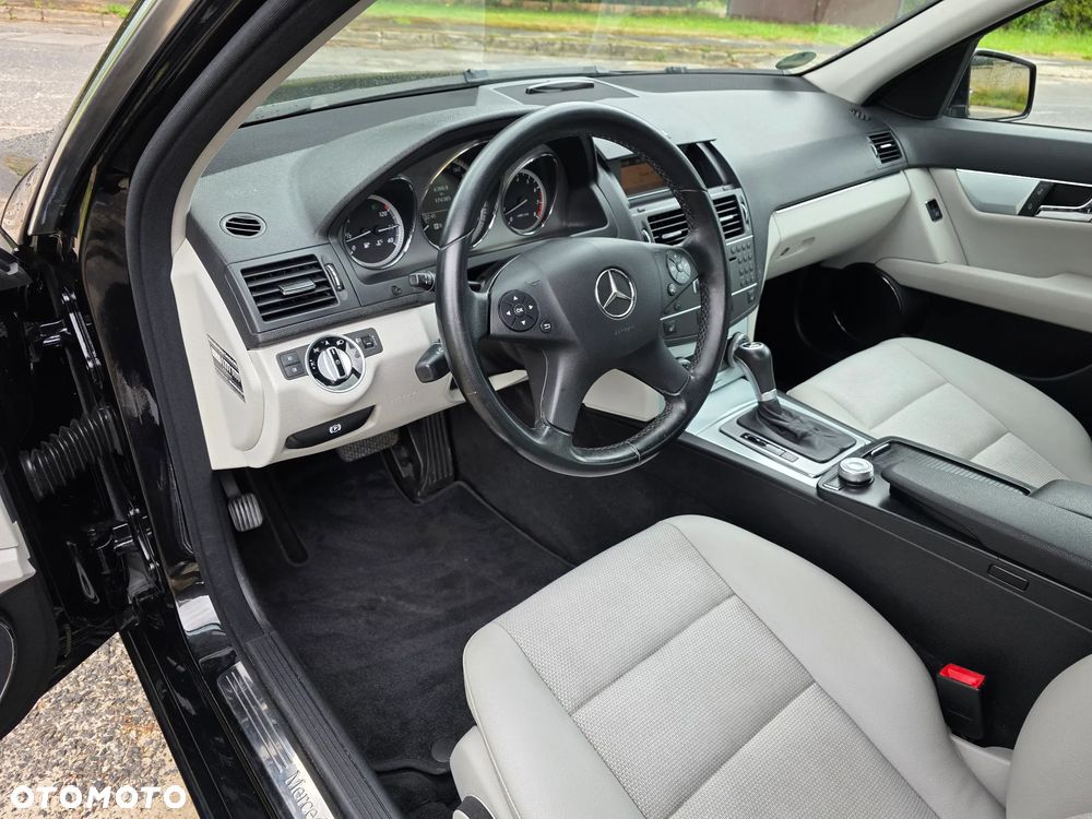 Mercedes-Benz Klasa C 180 CGI Automatik BlueEFFICIENCY Avantgarde - 13