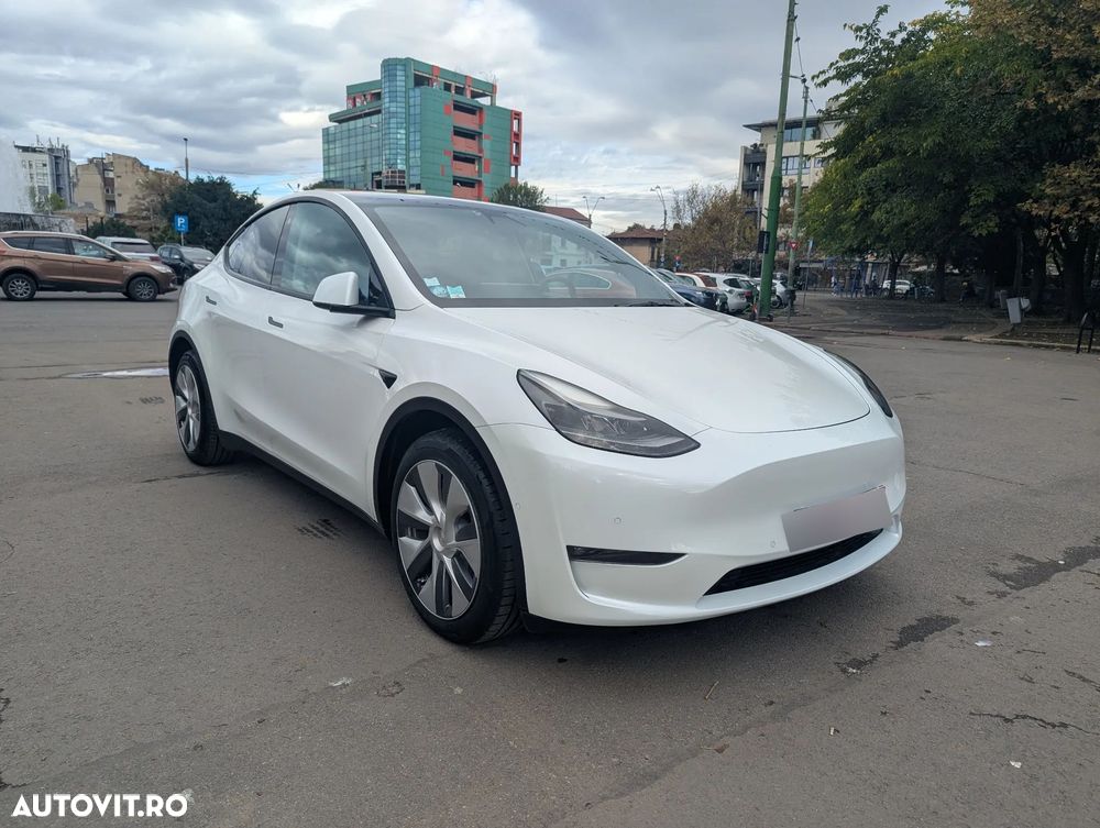 Tesla Model Y - 2