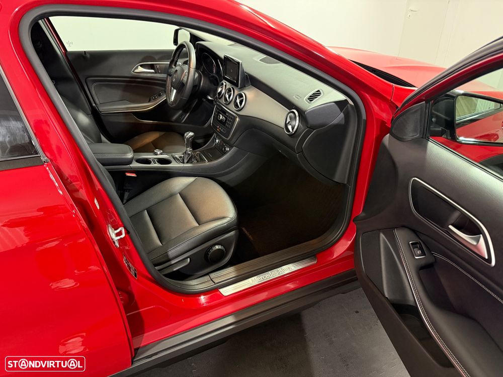 Mercedes-Benz GLA 180 d AMG Line - 17