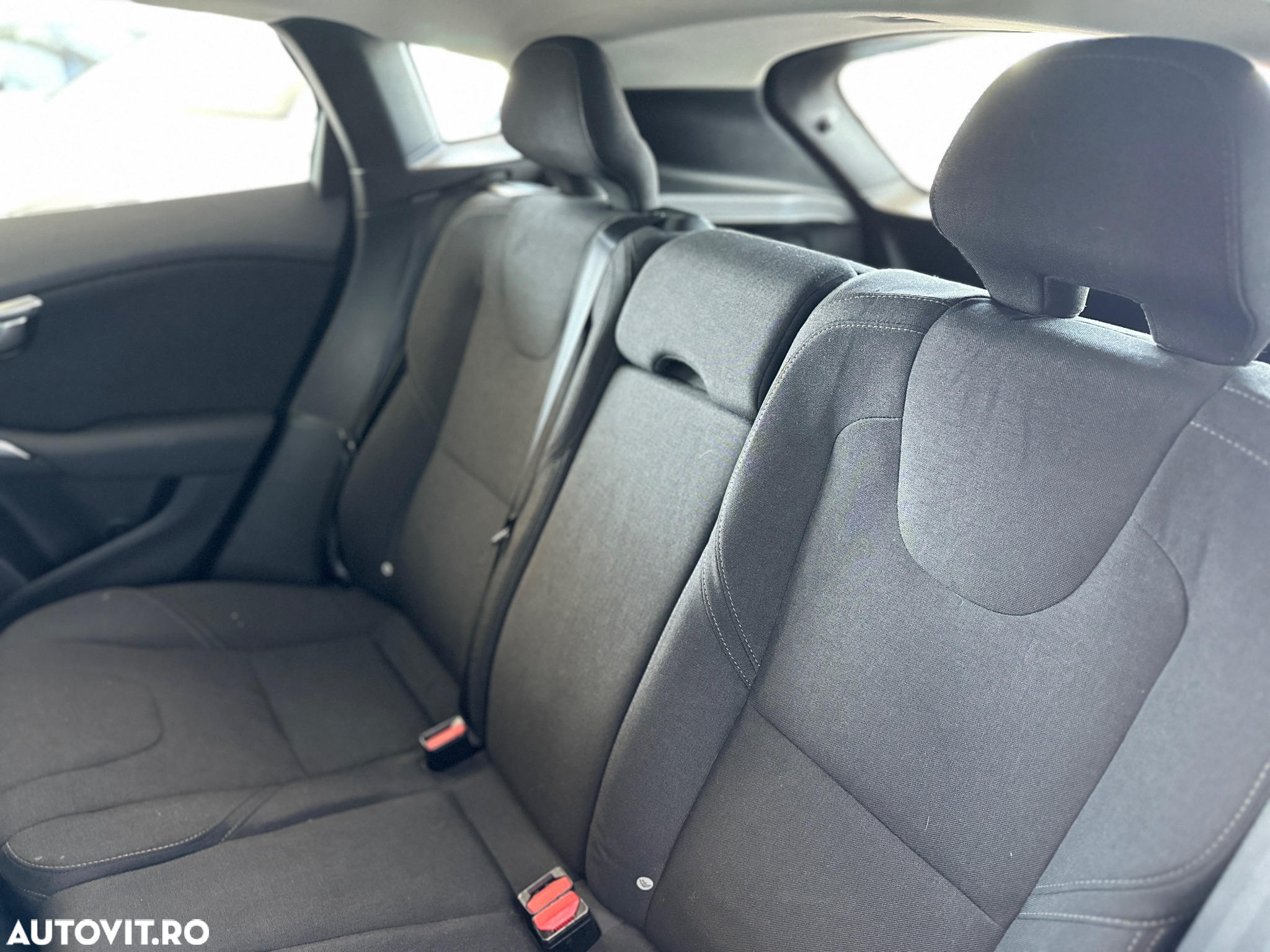 Volvo V40 D2 R-Design - 31