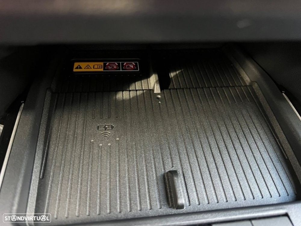 Toyota Corolla Cross 1.8 Hybrid Luxury - 28