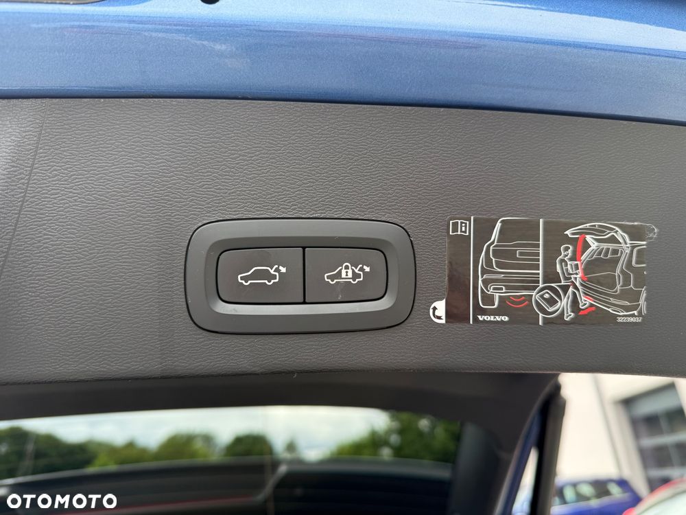 Volvo XC 40 D4 AWD R-Design - 32