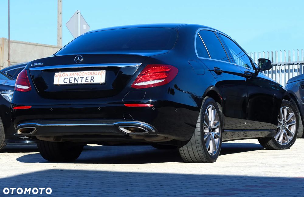 Mercedes-Benz Klasa E 300 9G-TRONIC Avantgarde - 32