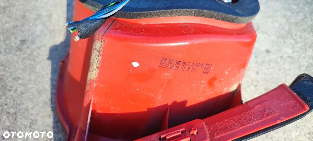 VW PASSAT B6 SEDAN LAMPA  TYL PRAWA W BLOTNIK - 3