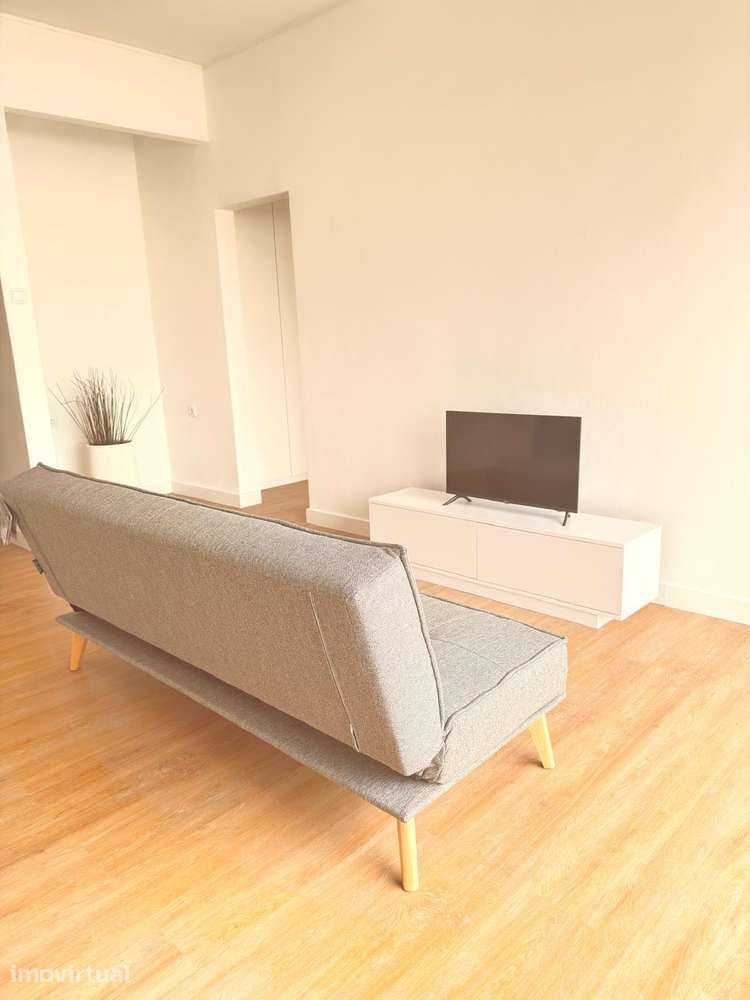 Apartamento T1 totalmente renovado localizado na Av. 5 de Outubro Faro - Grande imagem: 4/9