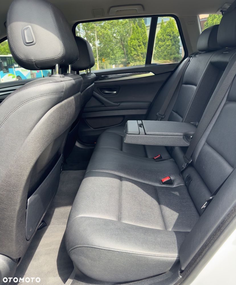 BMW Seria 5 520d Touring Luxury Line - 13