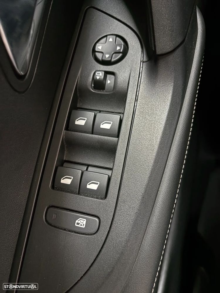 Peugeot 2008 1.2 PureTech Allure Pack EAT8 - 20
