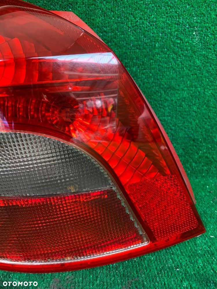 Lampa tył tylna Toyota Yaris II WWA - 4