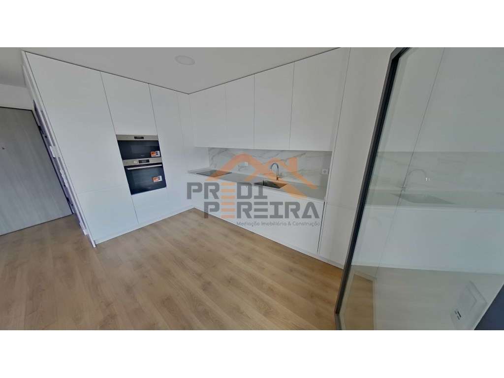 Apartamento T3, localizado em Santo António dos Cavaleiros. - Grande imagem: 4/30