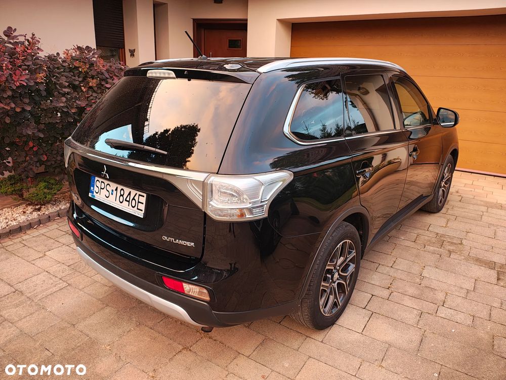 Mitsubishi Outlander - 2