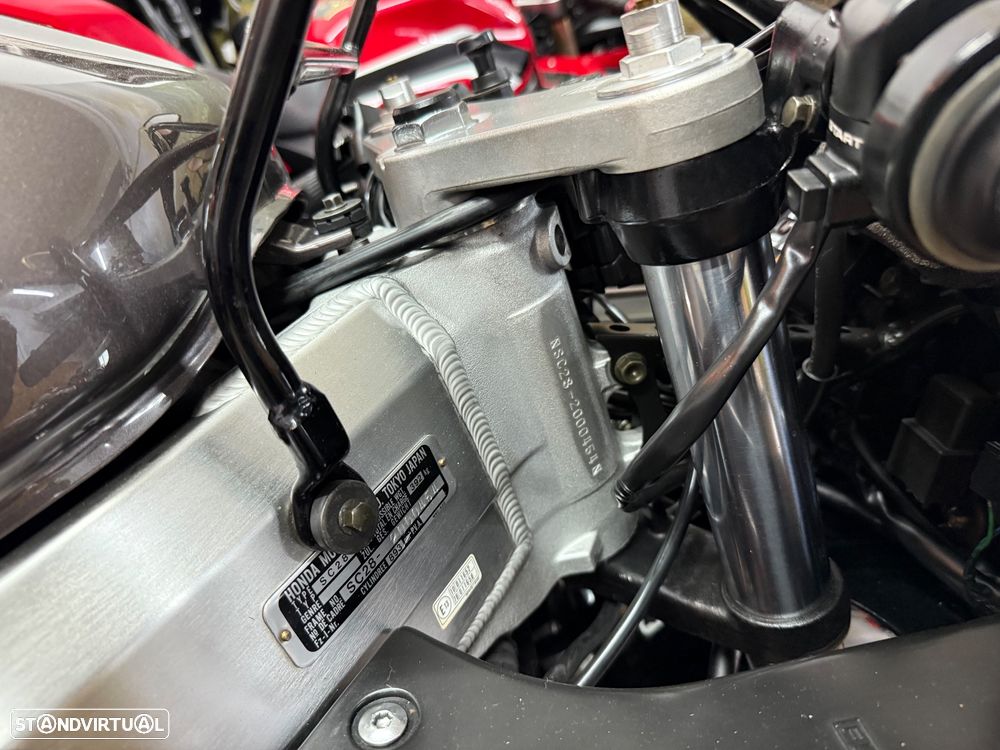 Honda CBR 900 RR - 24