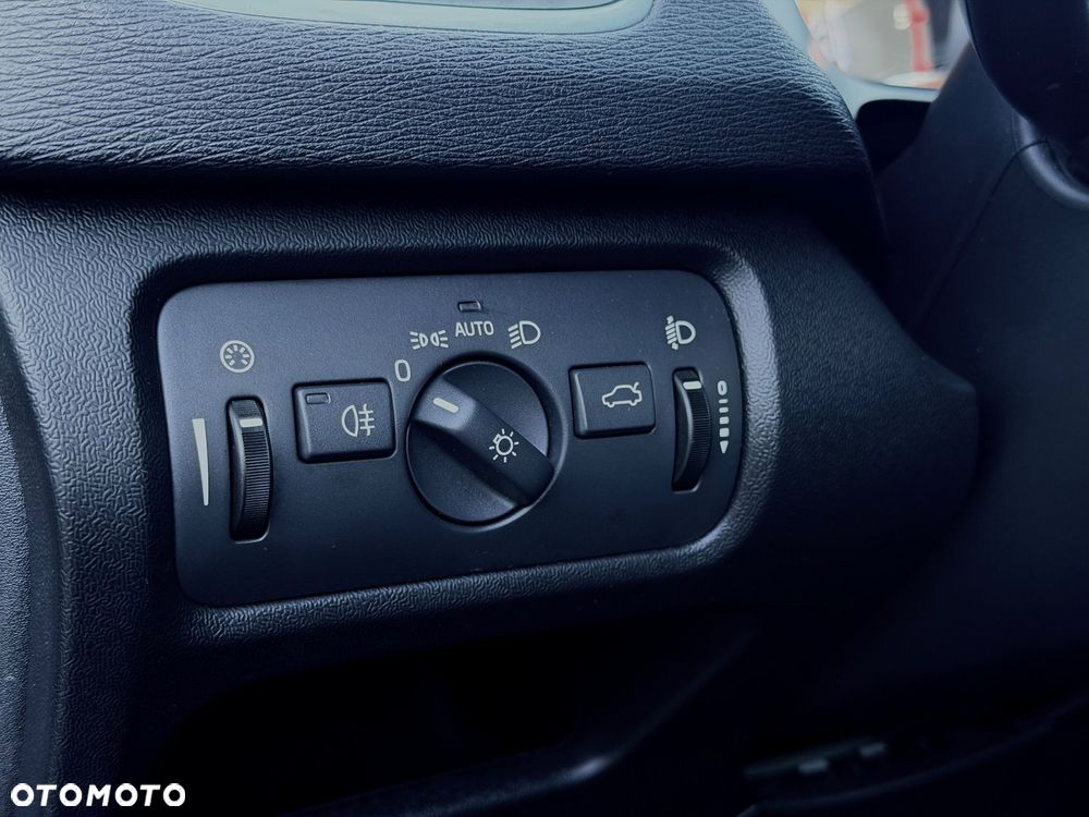Volvo V40 Cross Country - 27