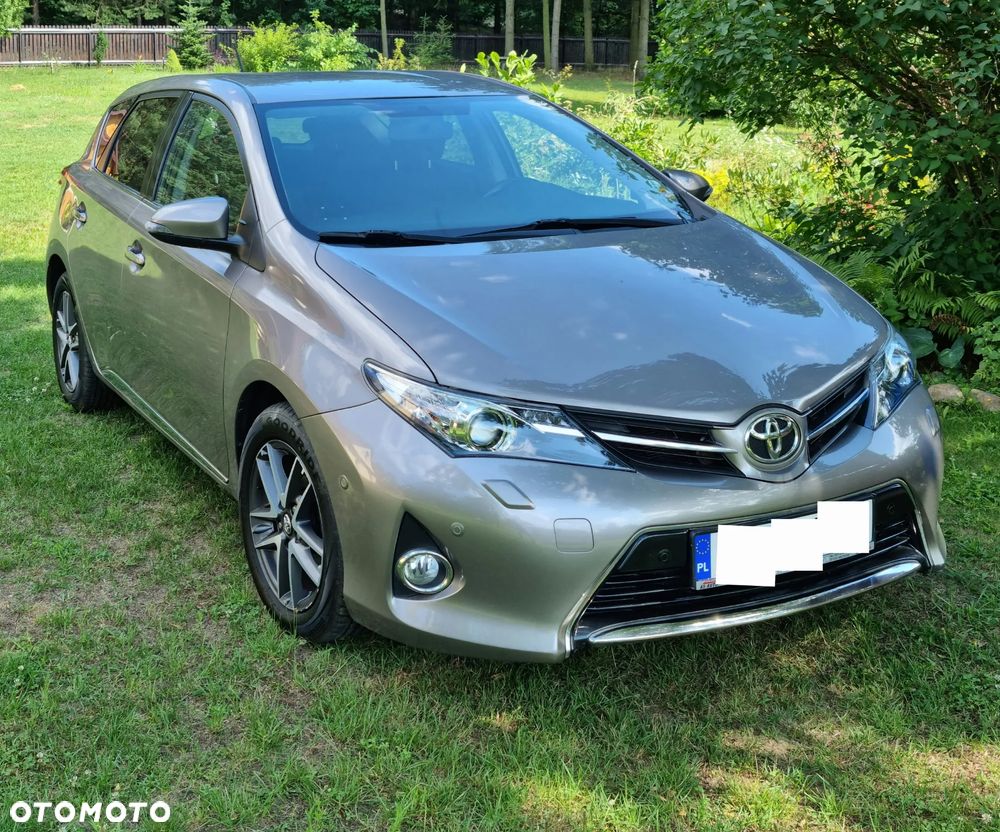 Toyota Auris 1.6 Valvematic Executive - 1