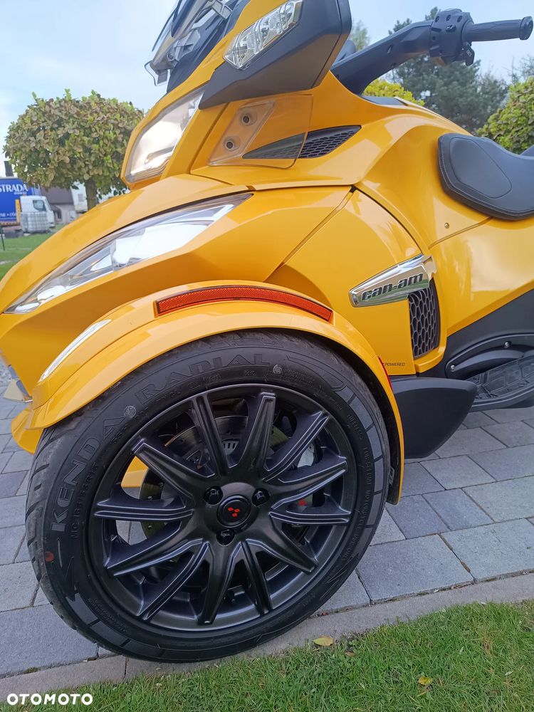 Can-Am Spyder - 18