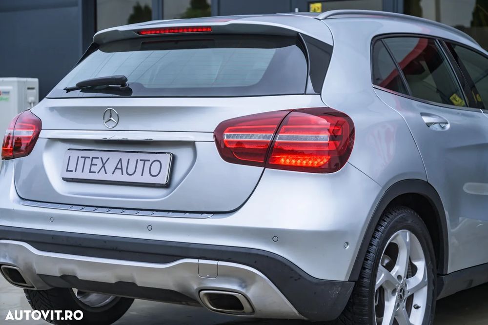 Mercedes-Benz GLA 200 7G-DCT SCORE! - 11