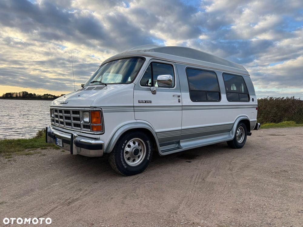 Dodge RAM VAN B250 318 V8 - 1