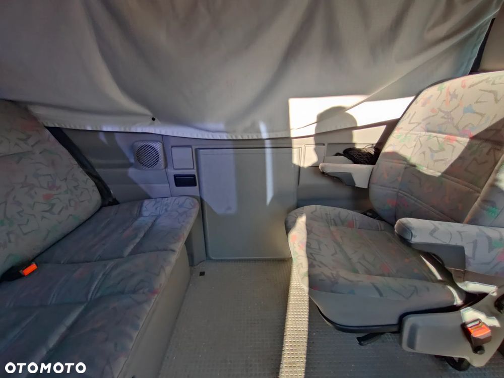 Volkswagen Multivan - 11