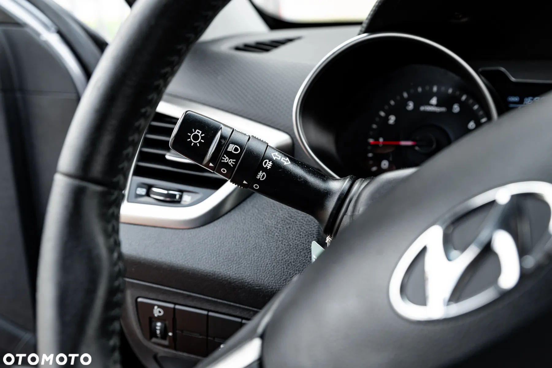 Hyundai Veloster 1.6 GDI Style - 24
