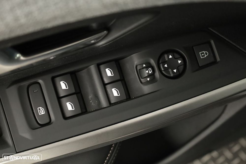 Peugeot 3008 1.2 Hybrid Allure e-DCS6 - 19