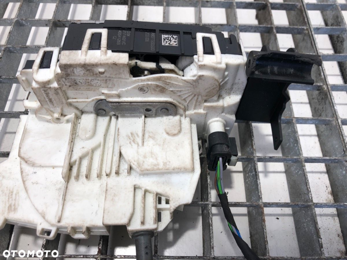ZAMEK DRZWI PRAWY PRZÓD - 130.00 PLN - MERCEDES-BENZ SPRINTER 3,5-t Skrzynia (B906) 2006 - 2022 319 - 5