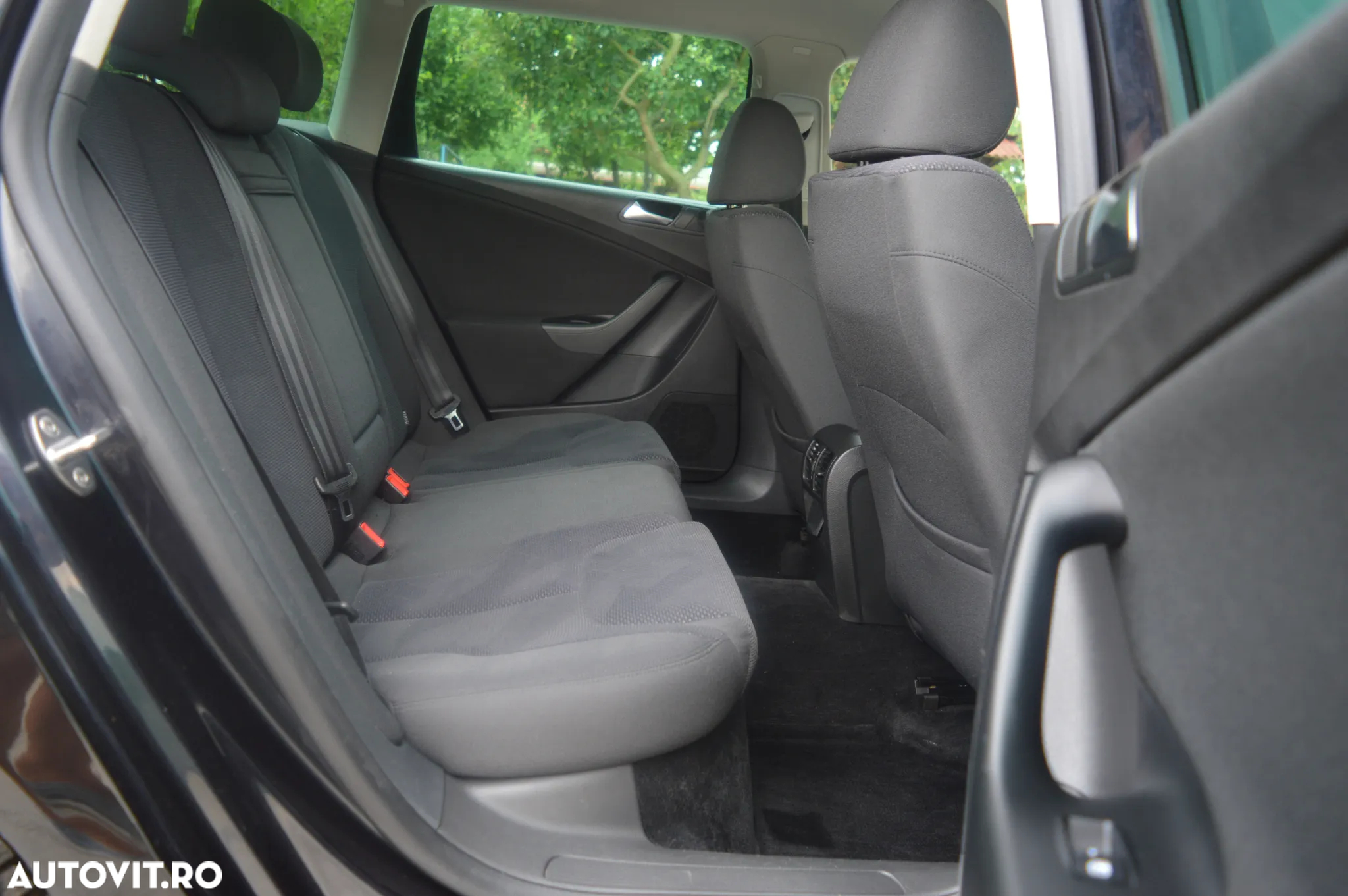 Volkswagen Passat Variant 2.0 TDI Blue TDI DSG Comfortline - 27