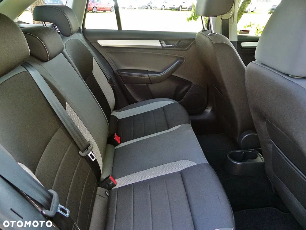 Skoda RAPID 1.4 TSI DSG Style - 23