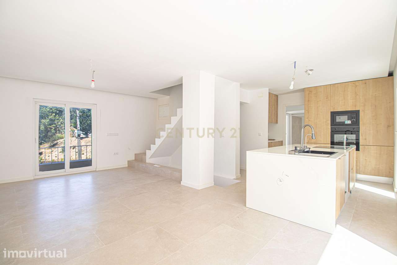 Moradia V4 Remodelada com Jardim e Garagem em Torres Vedras - Grande imagem: 2/36