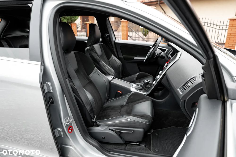 Volvo XC 60 T5 AWD R-Design Momentum EU6 - 26