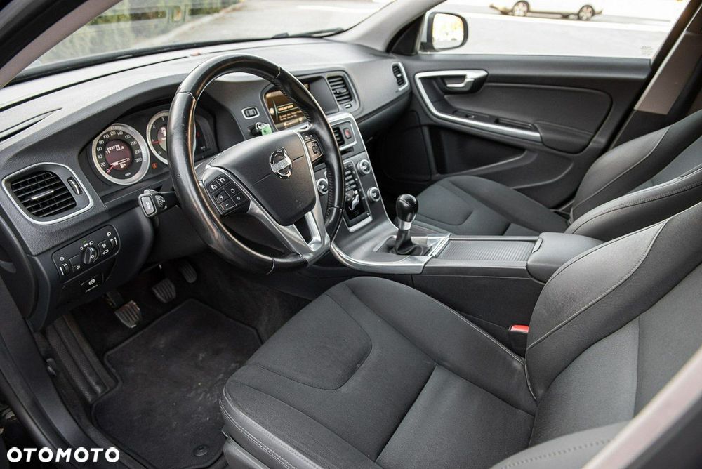 Volvo V60 D4 R-Design Momentum - 6