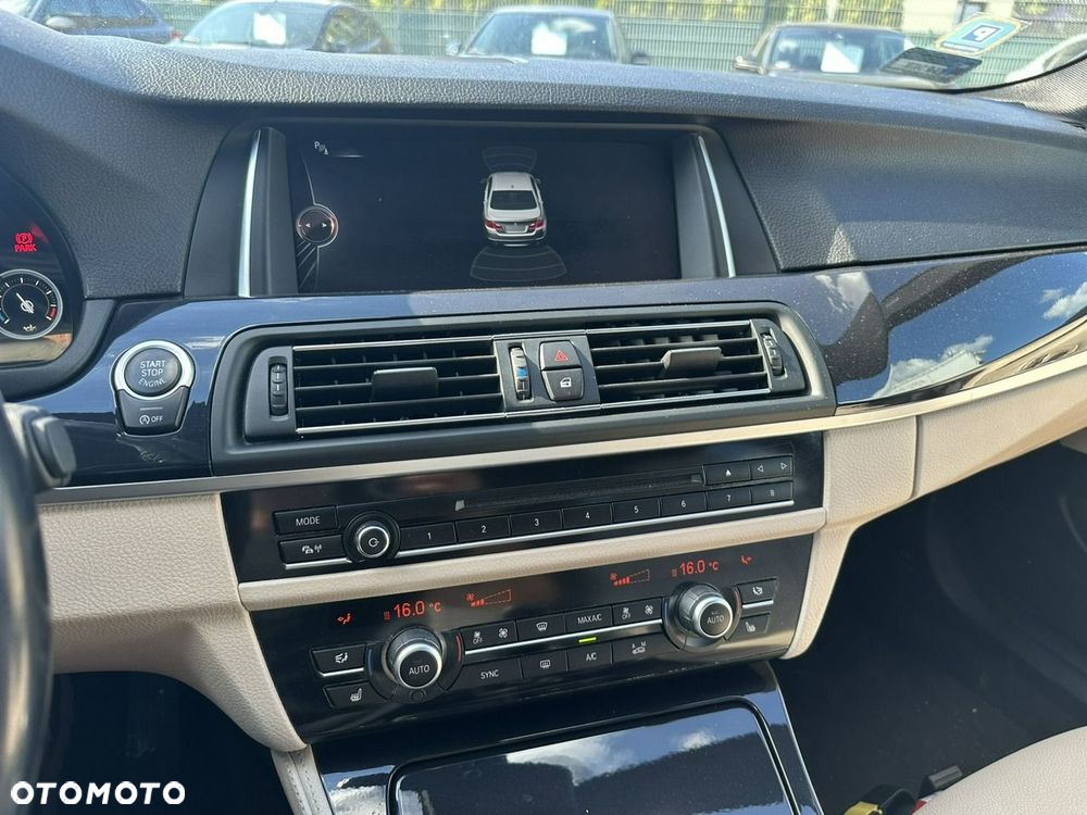 BMW Seria 5 528i xDrive - 11