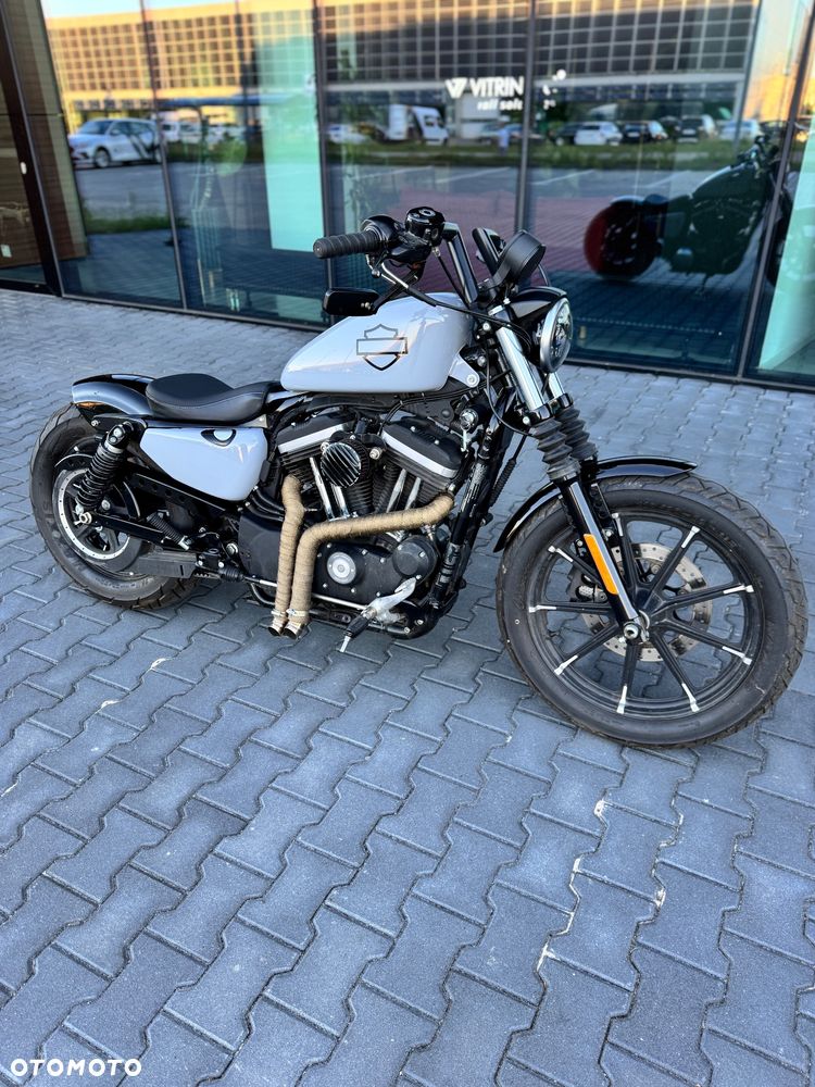 Harley-Davidson Sportster Iron 883 - 2