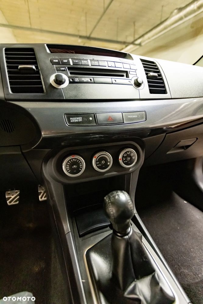 Mitsubishi Lancer Evolution GSR - 9