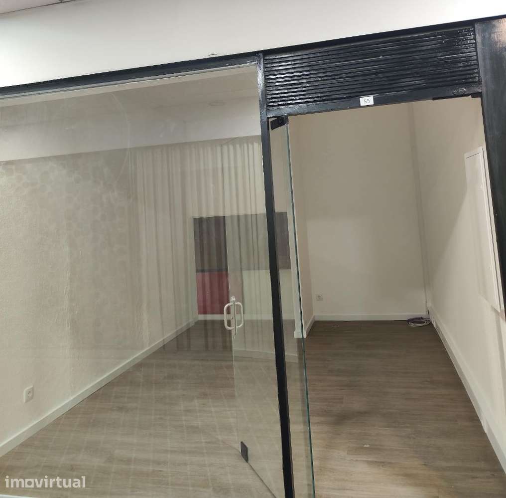Disponível Loja 55 próxima à Câmara Municipal de Matosinhos - Grande imagem: 2/10