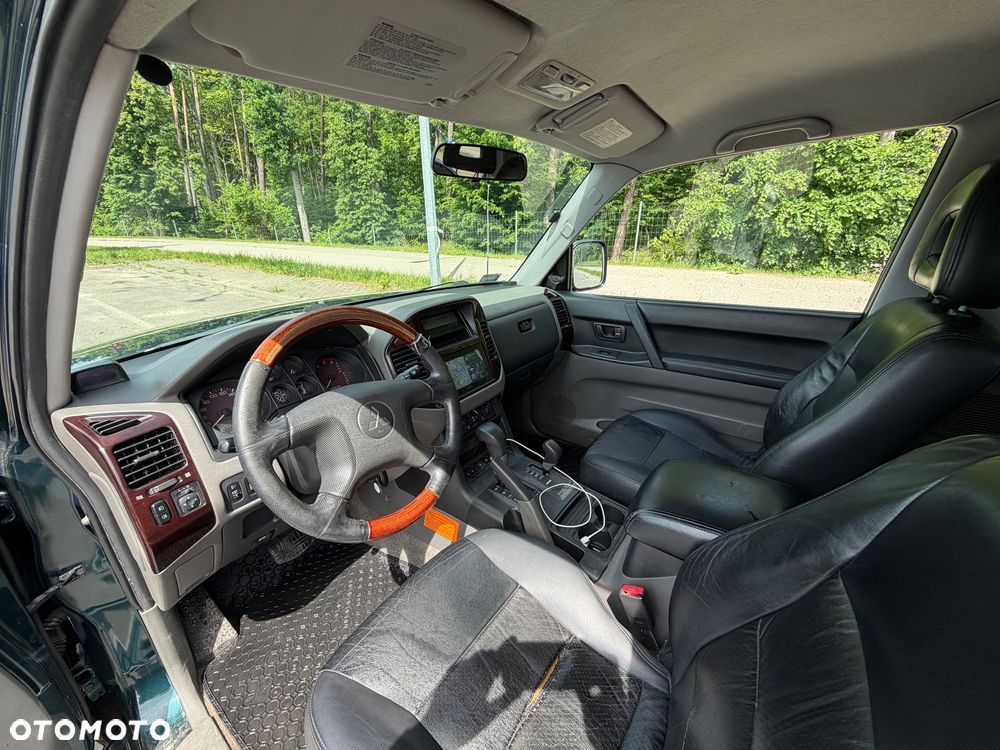 Mitsubishi Pajero - 9