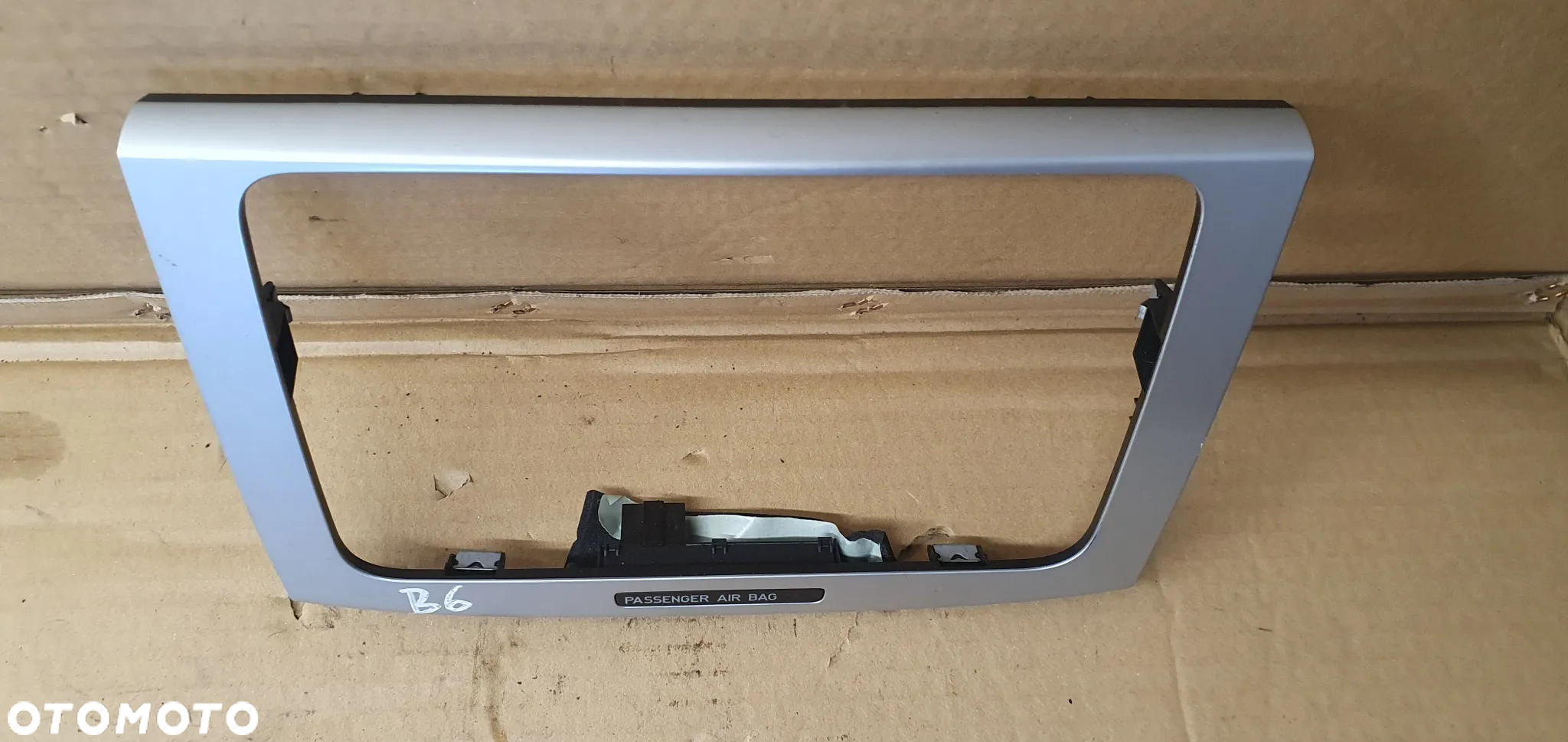 Ramka radia konsoli dekor VW Passat B6 3C0858069AE - 2