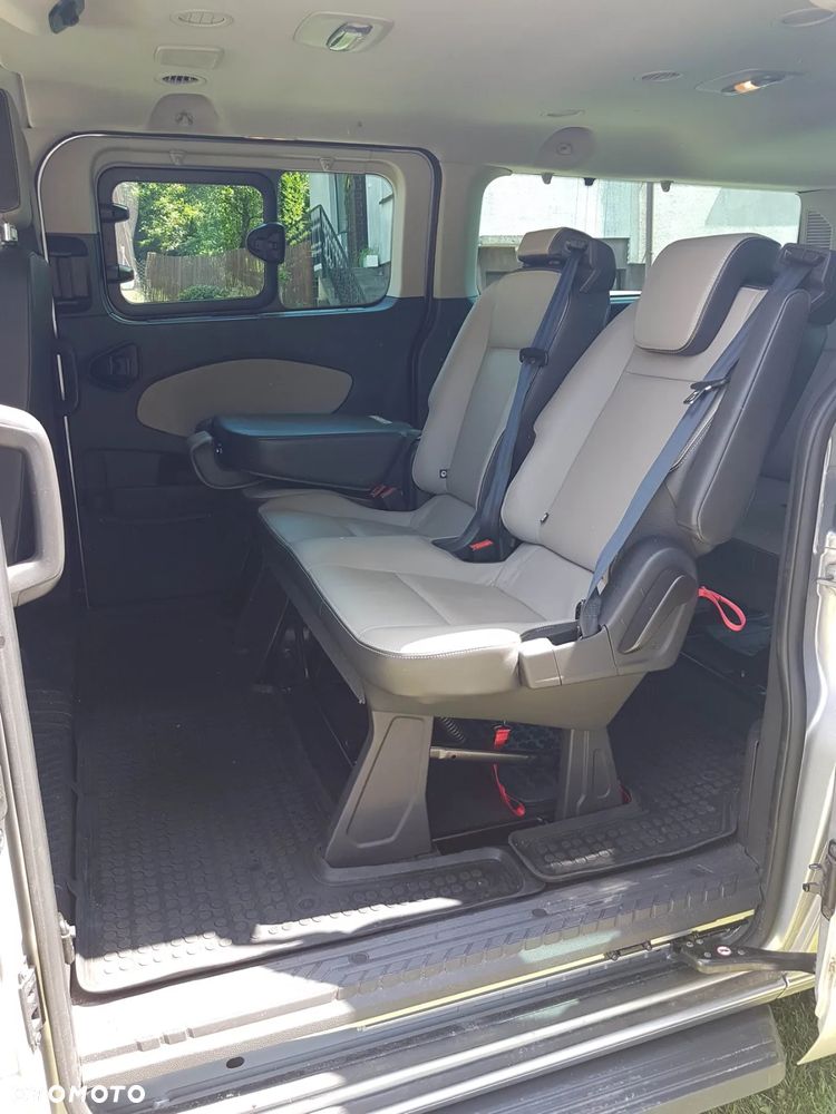 Ford Tourneo Custom - 17