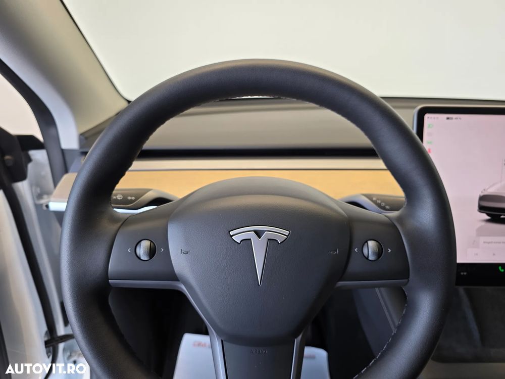 Tesla Model Y Long Range Dual Motor AWD - 19