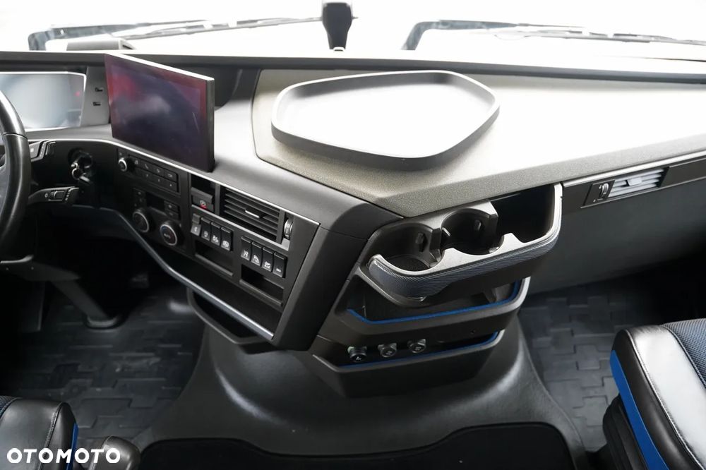 Volvo FH 460 / XXL / + CHŁODNIA SCHMITZ / 2 OSIE PODNOSZONE / PO KONTRAKCIE SERWISOWYM / - 32