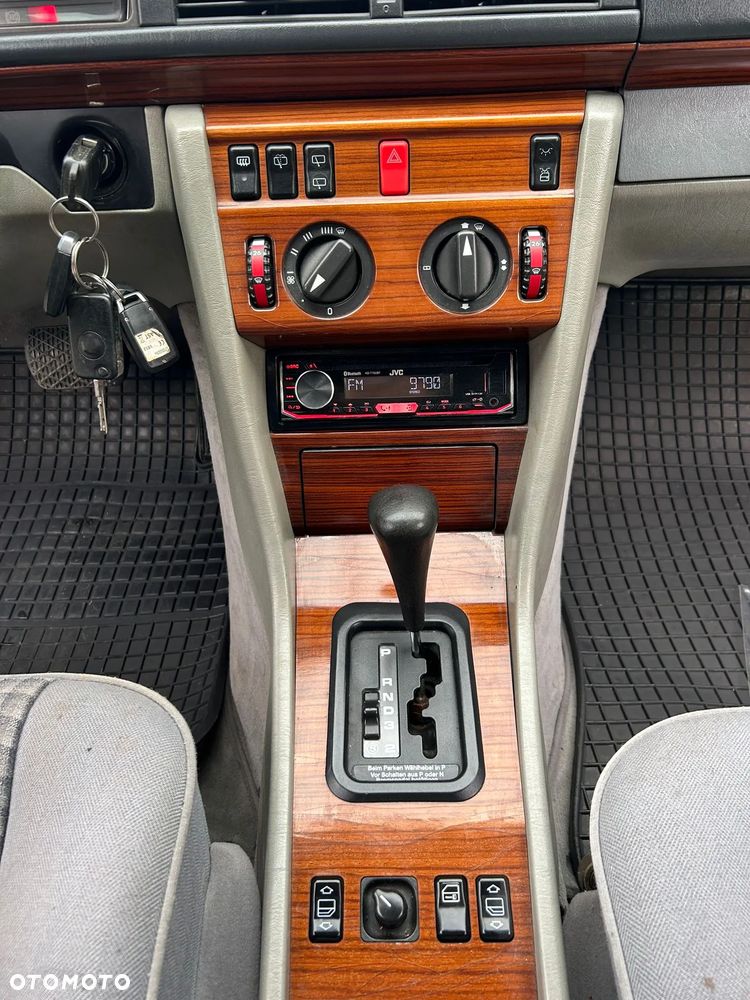 Mercedes-Benz Klasa E - 19