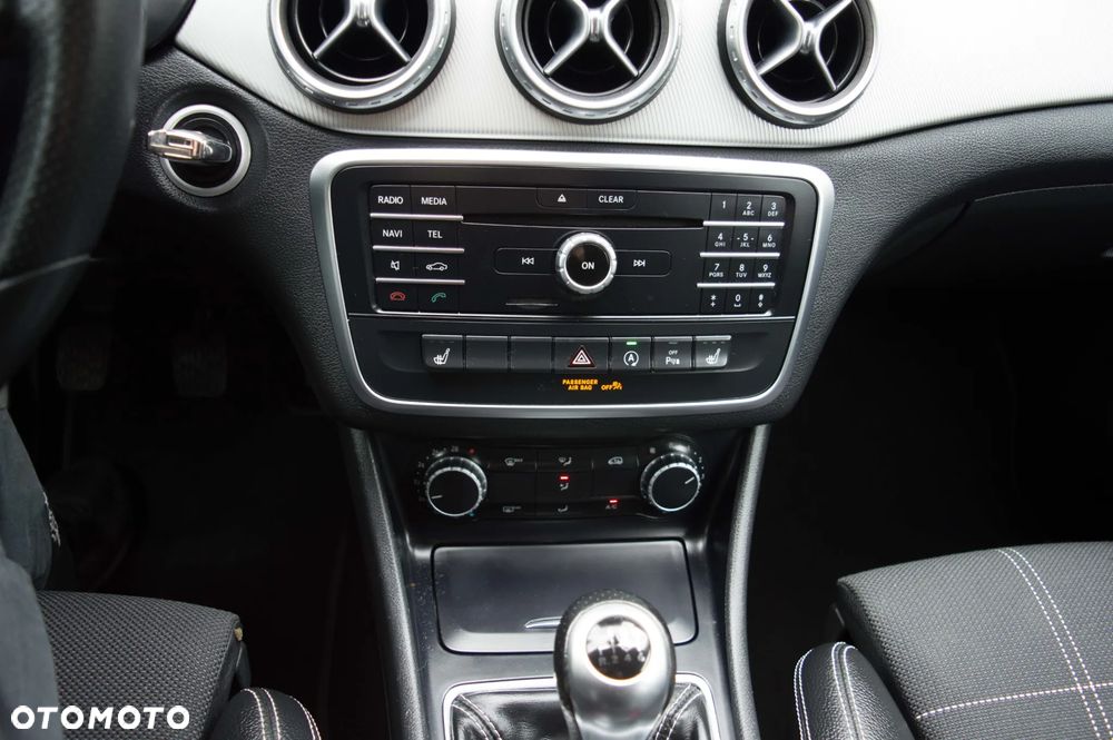 Mercedes-Benz GLA 180 UrbanStyle Edition - 27