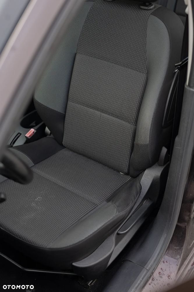 Peugeot 207 1.4 - 28
