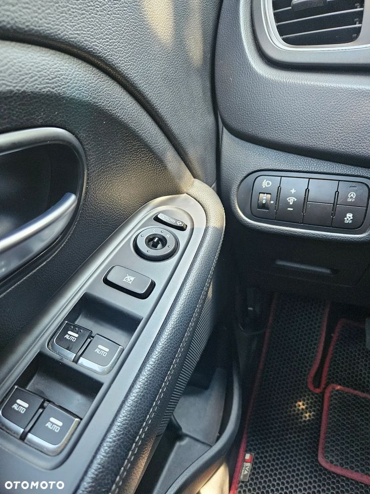 Kia Carens 1.7 CRDi M - 35