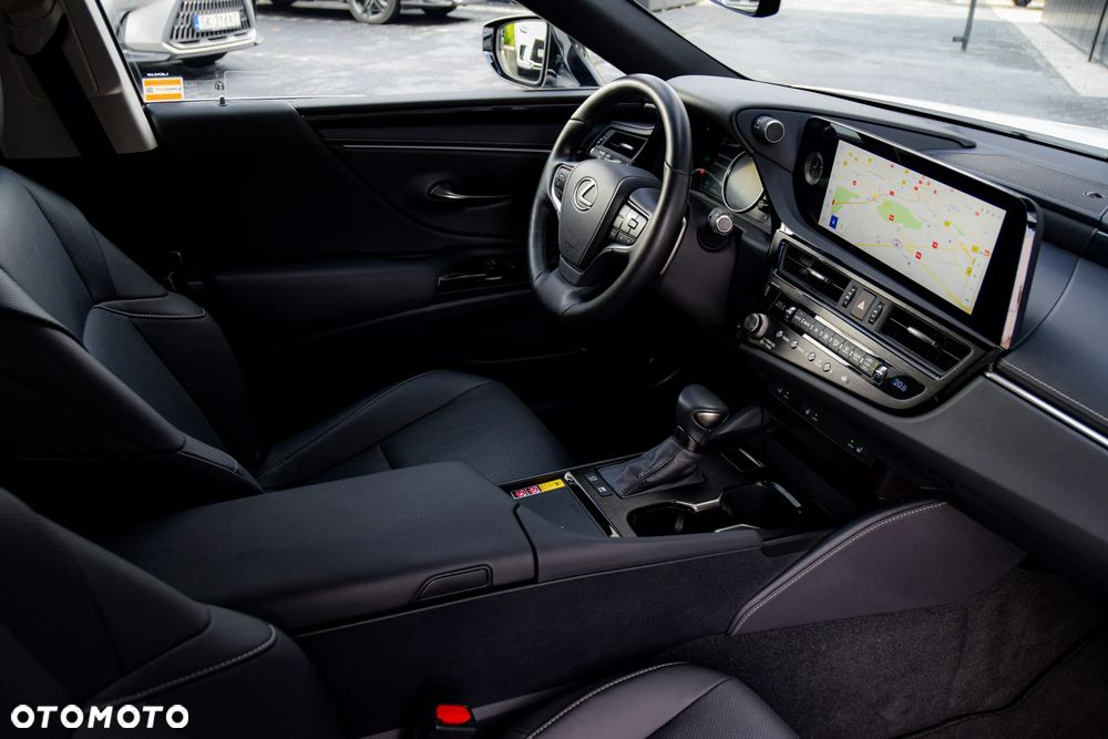 Lexus ES 300h Business Edition - 4