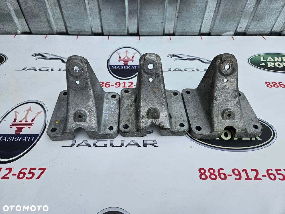 Jaguar XJ 351 3.0 SC 306PS 340 KM 5.0 508PN 385 KM 5.0 SC 510KM 508PS Łapa silnika prawa lewa Mocowanie silnika prawe lewe Stelaż Łapa 8W83-6037-AA 8W83-6037-AB 8W83-6061-AA - 6